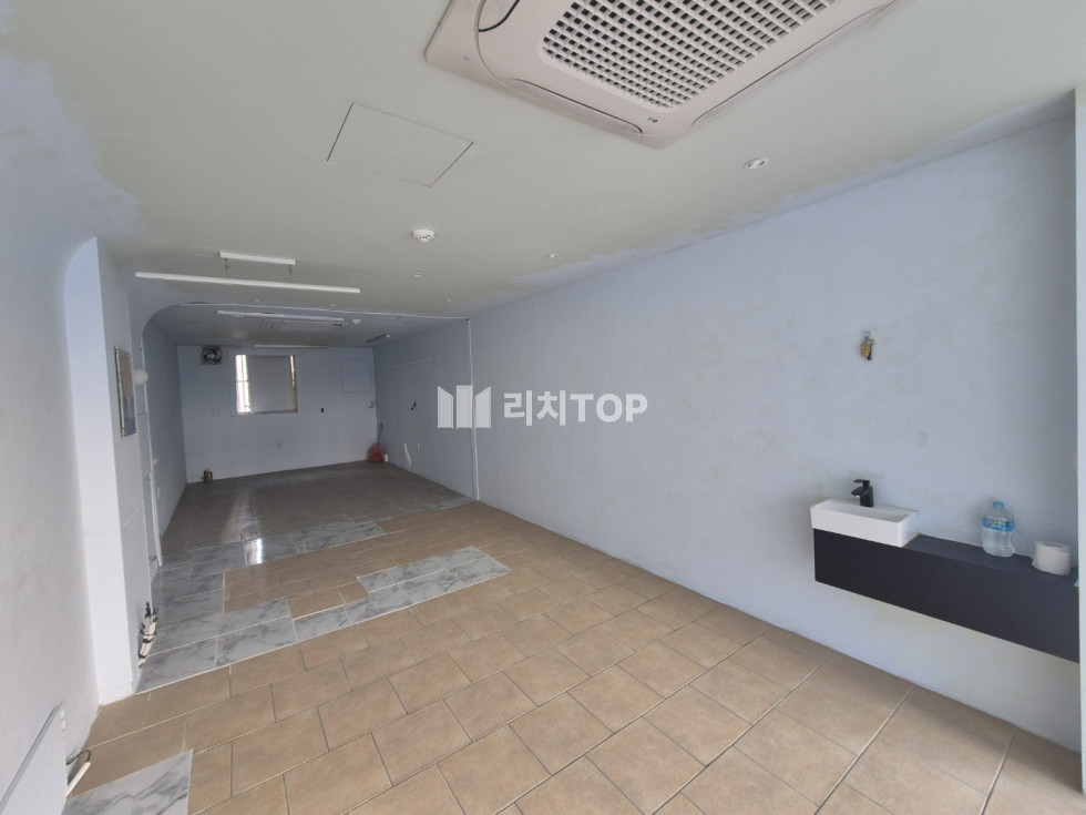 경남 창원시 성산구 중앙동 중앙동 이마트 인근 버스정류장 앞 1층 공실 상가임대 ,무권리금, 전용 20PY , 휴게음식점,판매점 등 추천 월세 매물번호 11528 사진 2