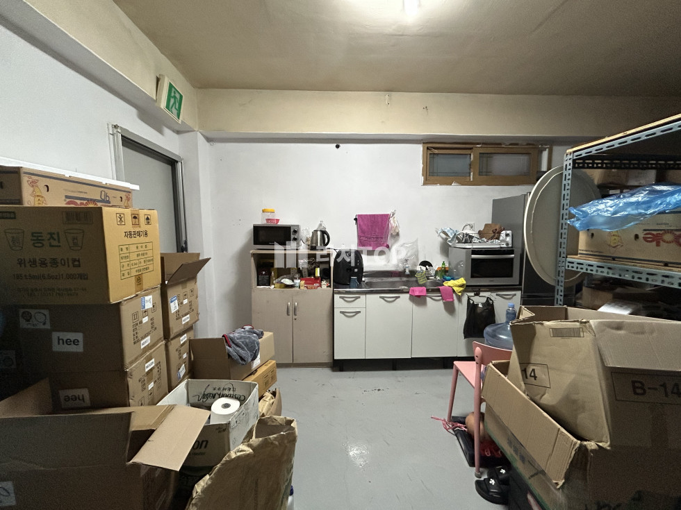 경남 창원시 성산구 사파동 \u2605 신월동 맛집삼거리 24평 지하상가 임대 \u2605 월세 매물번호 11604 사진 2