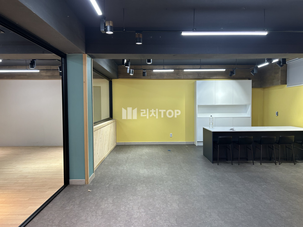 경남 창원시 의창구 명서동 \u2605 상북초 인근 인테리어 이쁜 무권리 상가 \u2605 월세 매물번호 11697 사진 1
