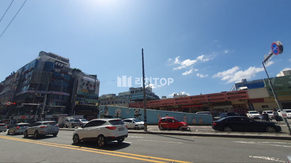 경남 창원시 성산구 상남동 \u2714\ufe0f상남동 1층 \u2714\ufe0f실22평 \u2714\ufe0f교차로 사거리 코너각지 상가 \u2714\ufe0f도로전면 가시성 최고의 상가! \u2714\ufe0f저렴한 권리금 \u2714\ufe0f다양한 업종 가능 월세 매물번호 11722 사진 1