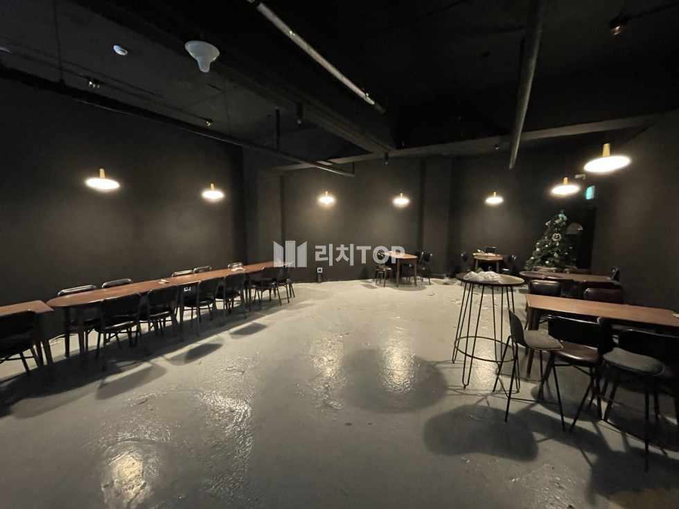 경남 창원시 성산구 용호동 창원 용호동 가로수길 칵테일바, 술집 지하 상가 임대 - 보500 월30 60PY 월세 매물번호 11792 사진 2