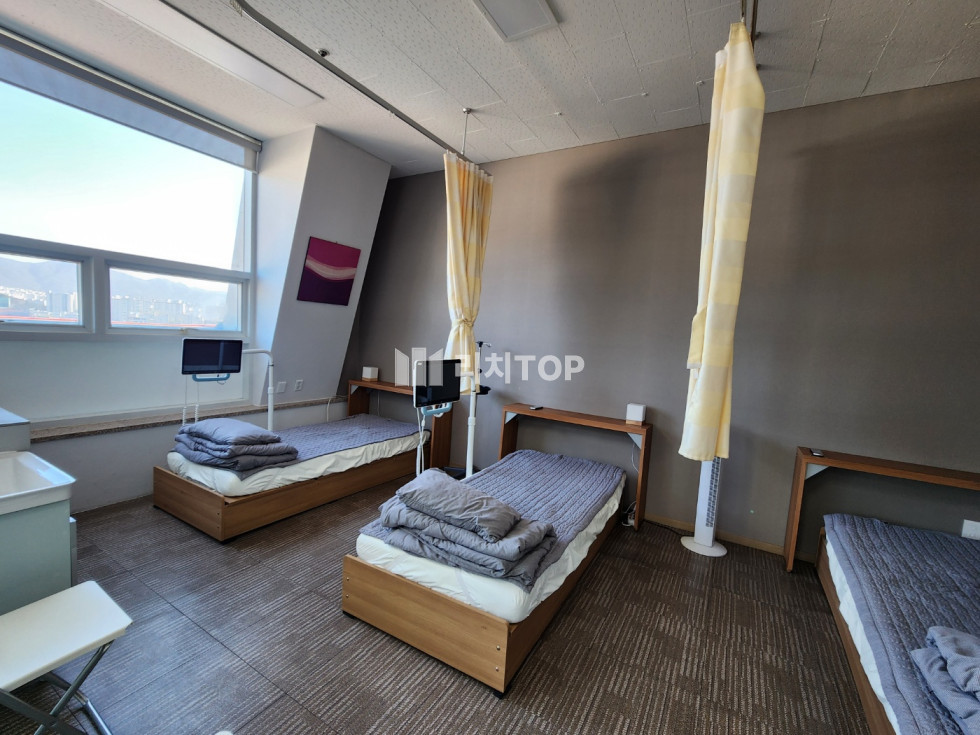 경남 창원시 성산구 용호동 \u2714 용호동 관공서 라인 대형평수 임대 125PY 의원 병원 사무실 운동시설 추천 월세 매물번호 11801 사진 3