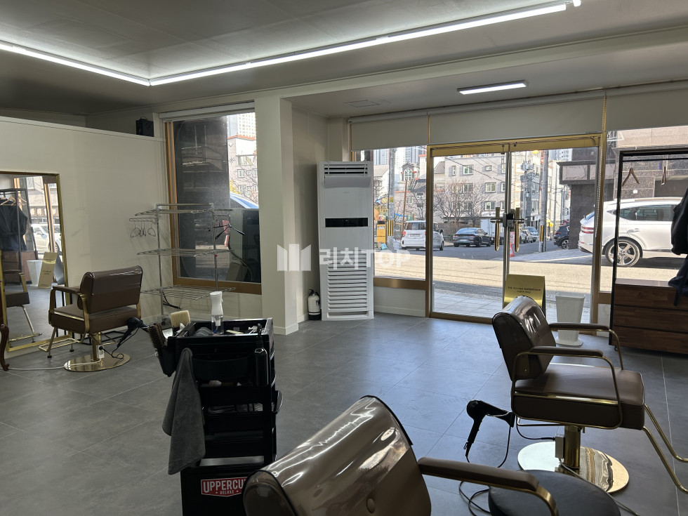 경남 창원시 의창구 서상동 서상동 빌라촌 내 1층 코너에 위치한 미용실 월세 매물번호 11829 사진 1