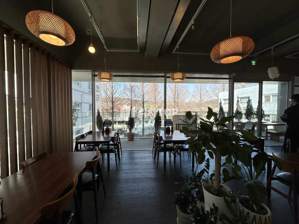 경남 창원시 성산구 용호동 가로수길 막힘없는 뷰를 자랑하는 전용 루프탑이 있는 상가 월세 매물번호 11943 사진 2