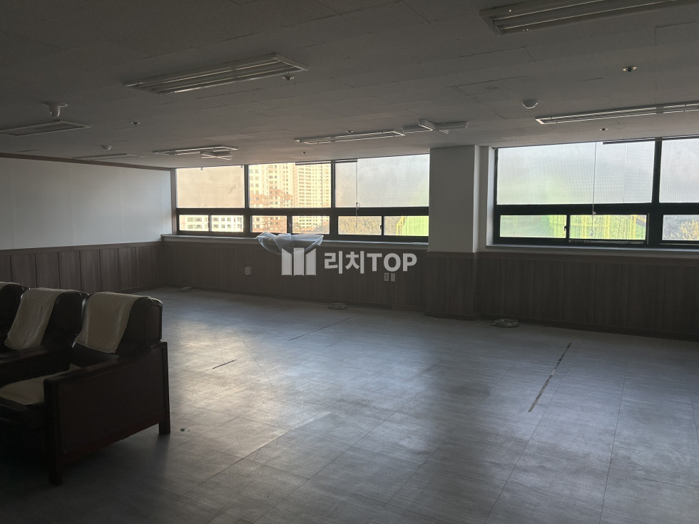 경남 창원시 의창구 명서동 \u2605 파티마병원 인근 인테리어 된 중대형 사무실 \u2605 월세 매물번호 12049 사진 2