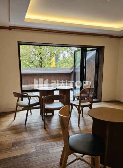 경남 창원시 성산구 용호동 \u2714 용호동 가로수길 핫한 베이커리 카페 상호명 그대로 양도양수 월세 매물번호 12077 사진 3