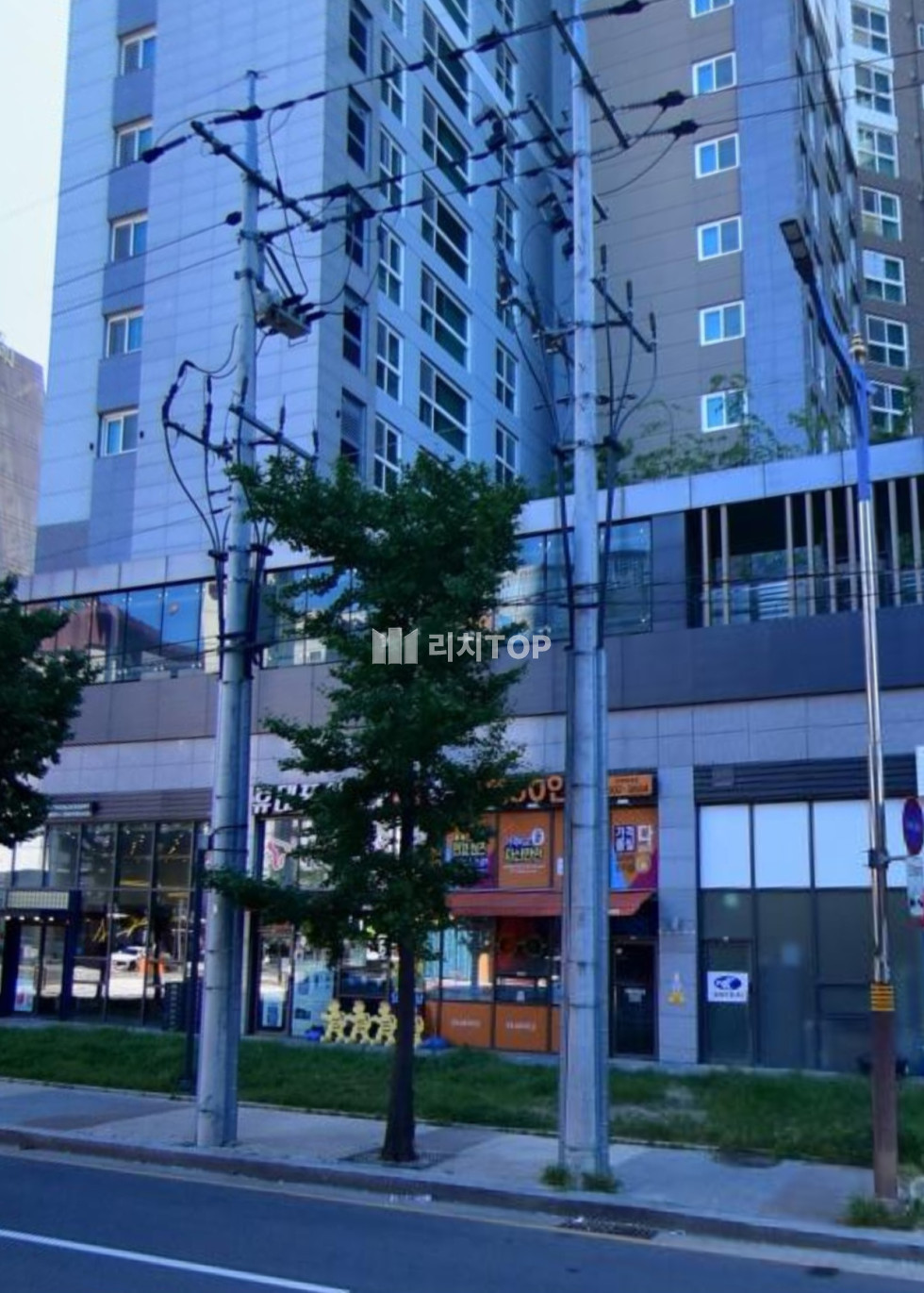 경남 창원시 의창구 팔용동 도로변 인접지로 가시성 좋은 힐스테이트아티움시티 단지 내 상가 매매 매물번호 12114 사진 1